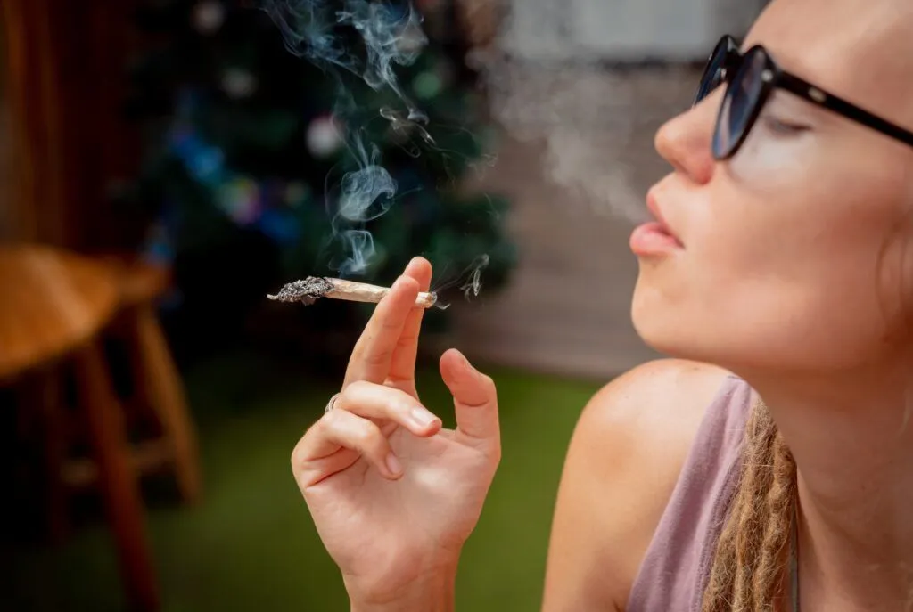 holding a joint vs cigarette the art of : r/trees The Ultimate Guide to Understanding