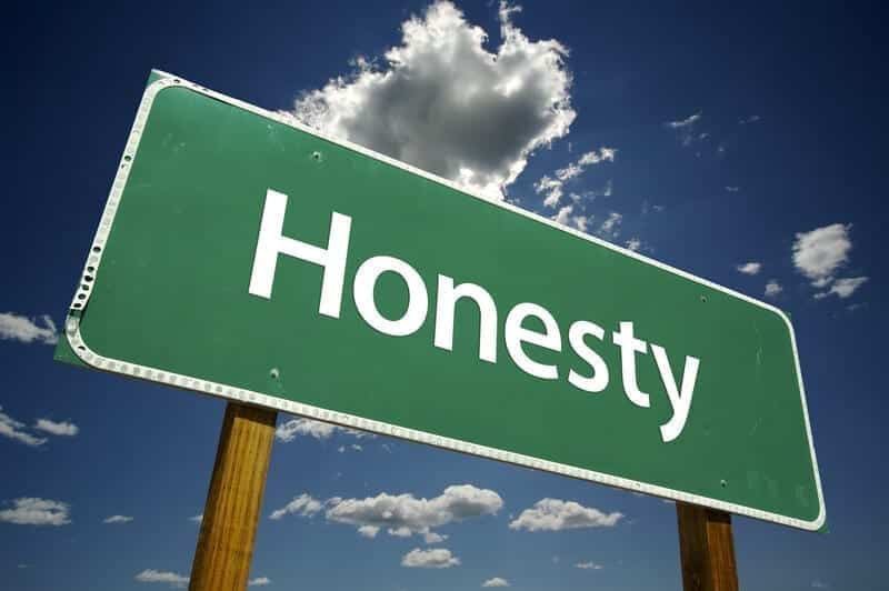 A green road sign that reads honesty represents why honesty is important in the recovery of drugs and alcohol. 