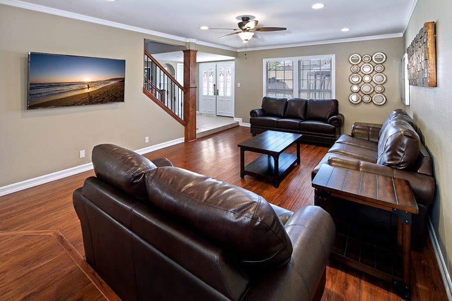 Brown leather couches, wood floor, modern decor of Hotel California By The Sea's Men's Addiction Treatment in Orange County