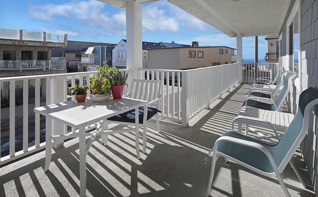 Patio chairs on a balcony at a marijuana addiction treatment center