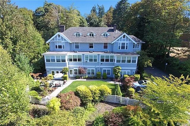 outside of beautiful mansion located in Kirkland Washington used as a detox for Seattle residents